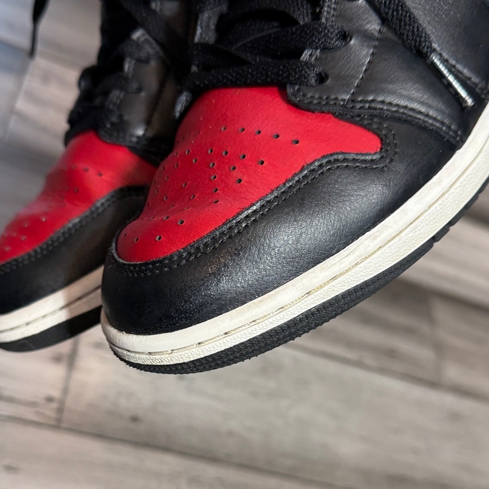 Nike Air Jordan 1 High Top Black and Red Sneakers size 8.5 - Picture 10 of 12